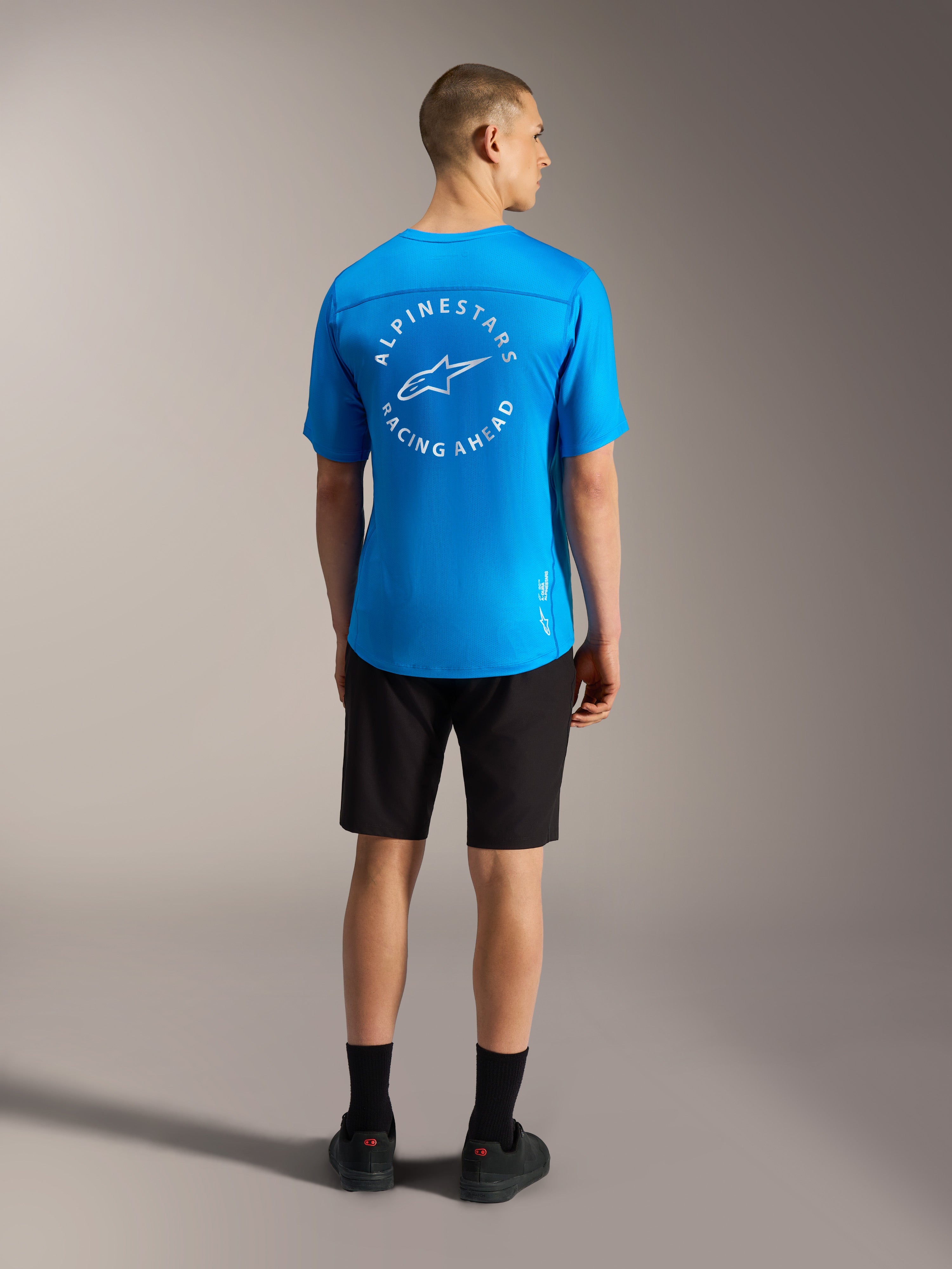 Camisola Alpinestars A-Dura Air SS azul com logótipo branco e calções A-Dura Ride pretos para BTT.
