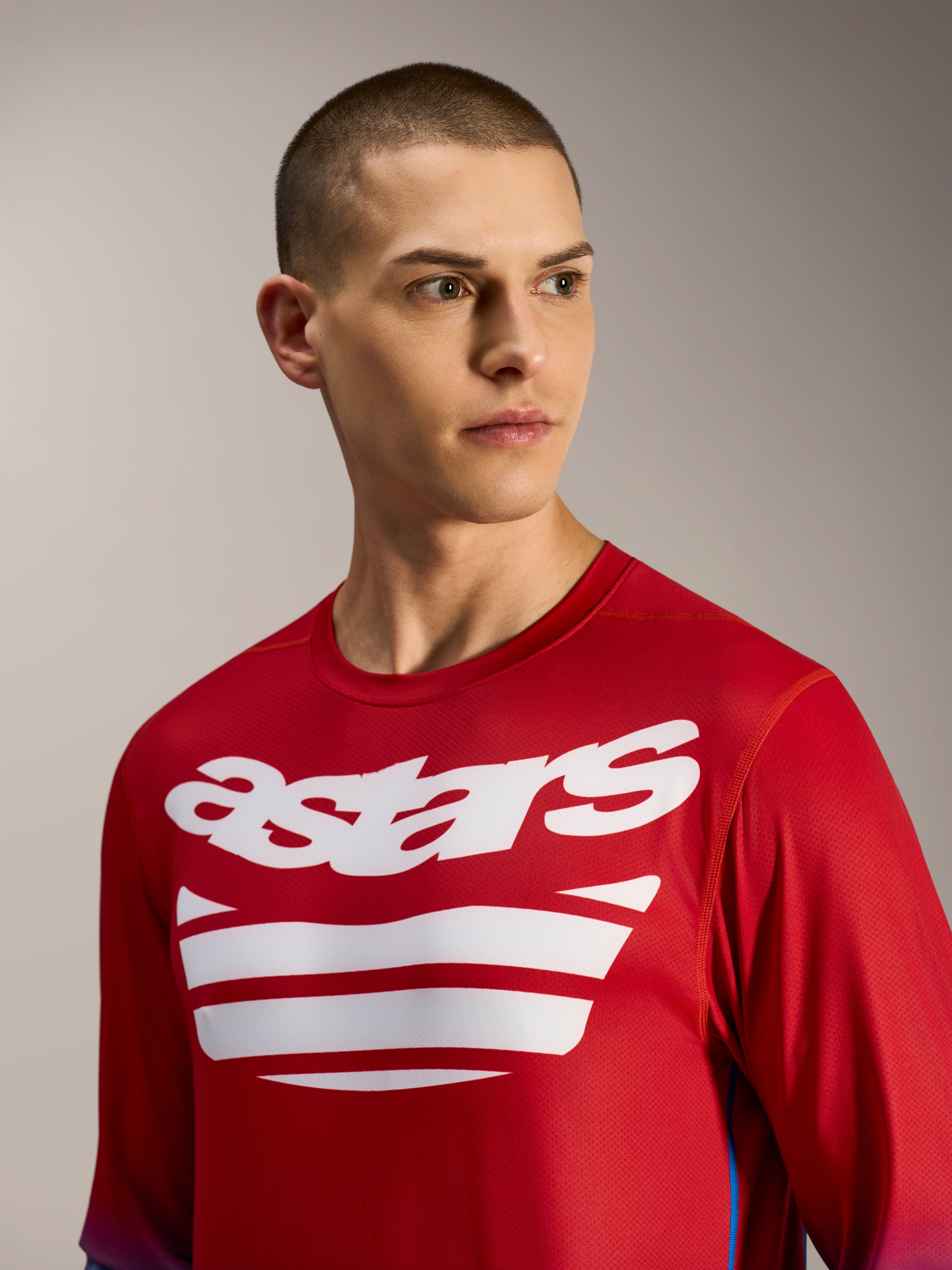 Camisola MTB A-Dura ASTARS 2.0 de manga comprida, em vermelho vivo e azul com gráficos brancos no peito.