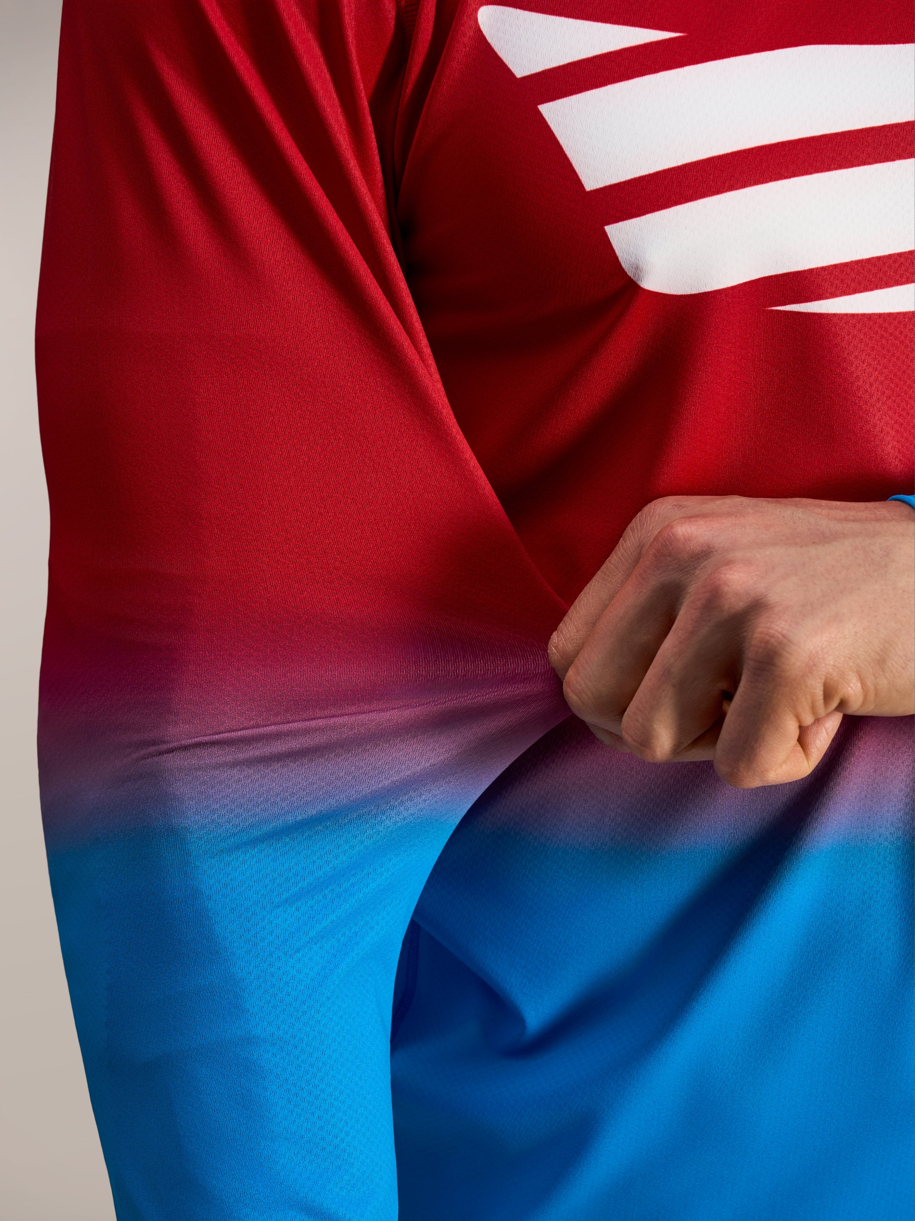 Tecido flexível em poli-spandex vermelho e azul da camisola de manga comprida Alpinestars A-Dura ASTARS 2.0.