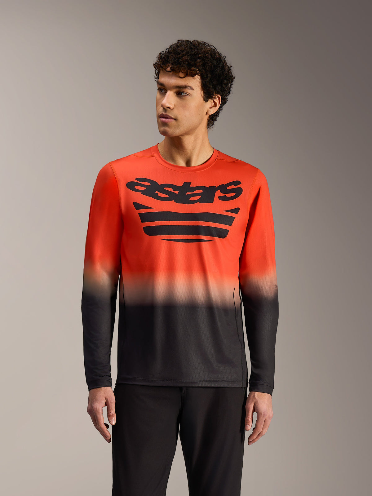 Camisola A-Dura ASTARS 2.0 de manga comprida, gradiente laranja e preto com gráficos no peito para performance em BTT.