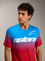 Camisola A-Dura ASTARS 2.0 de manga curta, gradiente azul e vermelho com logótipo branco no peito para performance em MTB.