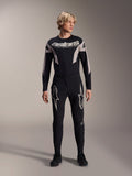 Alpinestars A-Supra Melt Pants e camisola de manga comprida a condizer, modelo a usar kit de BTT preto com gráficos de estrelas brancas grandes nas coxas e marca 'astars' no peito, vestuário profissional de corrida de BTT
