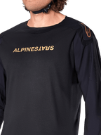 Alpinestars A-Aria Polartec Switch Long Sleeve Jersey, preto, com logótipo Alpinestars em bronze no peito e no ombro, perfurações a laser nas mangas para ventilação, vestuário técnico de performance para MTB