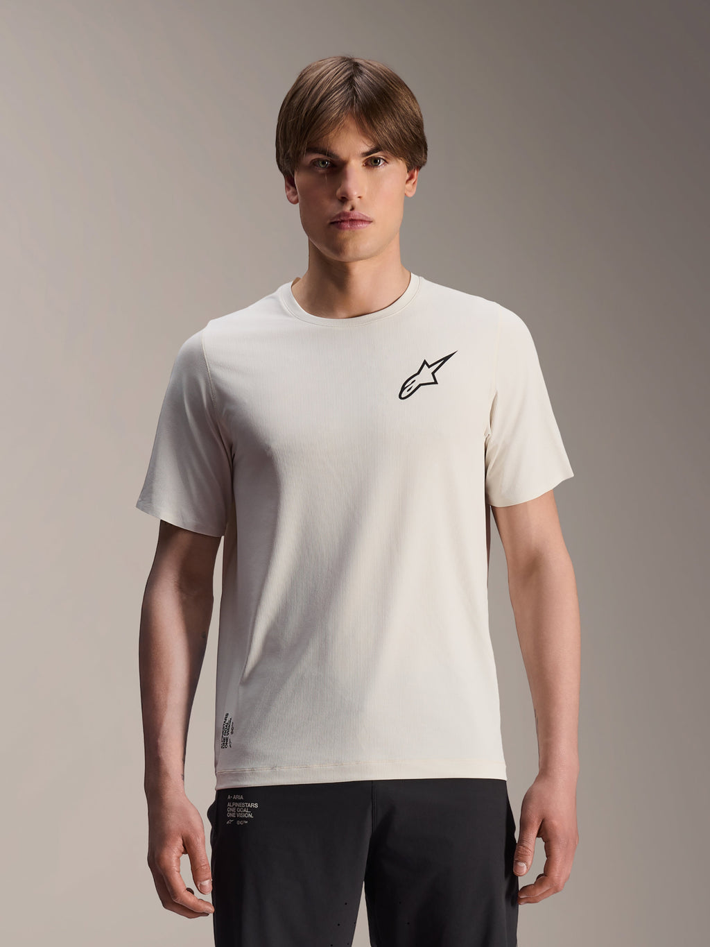 Alpinestars A-Aria Astar Jersey, camisola de ciclismo de manga curta, cor cru com logótipo de estrela preta no peito, poliéster leve e respirável, ajuste de performance para trilhos de BTT