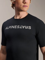 Alpinestars A-Aria Switch Jersey - Manga Curta, preta, com logótipo Alpinestars branco no peito, ajuste de desempenho, vestuário de ciclismo masculino respirável