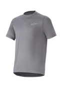 Alpinestars A-Dura Astar Jersey, camisola de manga curta de BTT, cinza escuro, pequeno logótipo prateado no peito, gola redonda e cauda alongada, tecido de performance com absorção de humidade, trilhos de BTT