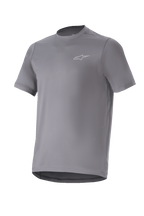 Alpinestars A-Dura Astar Jersey, camisola de manga curta de BTT, cinza escuro, pequeno logótipo prateado no peito, gola redonda e cauda alongada, tecido de performance com absorção de humidade, trilhos de BTT