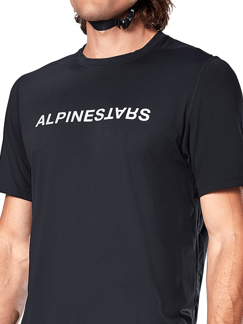 Camisola de manga curta Alpinestars A-Dura Switch, preta, com logótipo branco grande impresso no peito, textura de tecido jacquard de performance, vista frontal aproximada