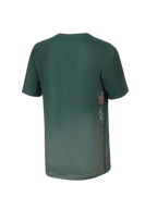 Alpinestars Youth A-Dura Rise Jersey, camisola de MTB de manga curta, verde Silver Pine, vista traseira com logótipo Astars e marca A-DURA vertical na lateral, bainha traseira mais comprida, tecido técnico de absorção de humidade