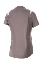 Camisola Alpinestars Stella Alps Escape de manga curta para mulher, cinzento Sparrow com detalhes brancos nos ombros, vista traseira mostrando malha perfurada extensa para ventilação, tecido DriRelease que absorve a humidade, vestuário de BTT para mulher