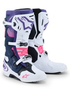 Botas Alpinestars Tech 10, botas de motocross, branco, violeta, azul marinho e rosa fluorescente, com sistema de fecho de três fivelas, painéis em azul marinho e roxo, e detalhes em rosa fluorescente nas correias e logótipos, calçado de competição todo-o-terreno de nível profissional.