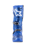 Botas de Motocross Alpinestars Tech 10, azul e preto, vista frontal, com logótipo Astars branco na placa da canela, sistema de fecho triplo de fivelas pretas e prateadas, construção durável em TPU para desempenho todo-o-terreno