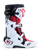 Botas Alpinestars Tech 10, botas de motocross e todo-o-terreno em branco, preto e vermelho vivo, vista lateral com estrutura resistente em TPU, sistema de fecho de fivelas e Dynamic Heel Compression Protector (DHCP).