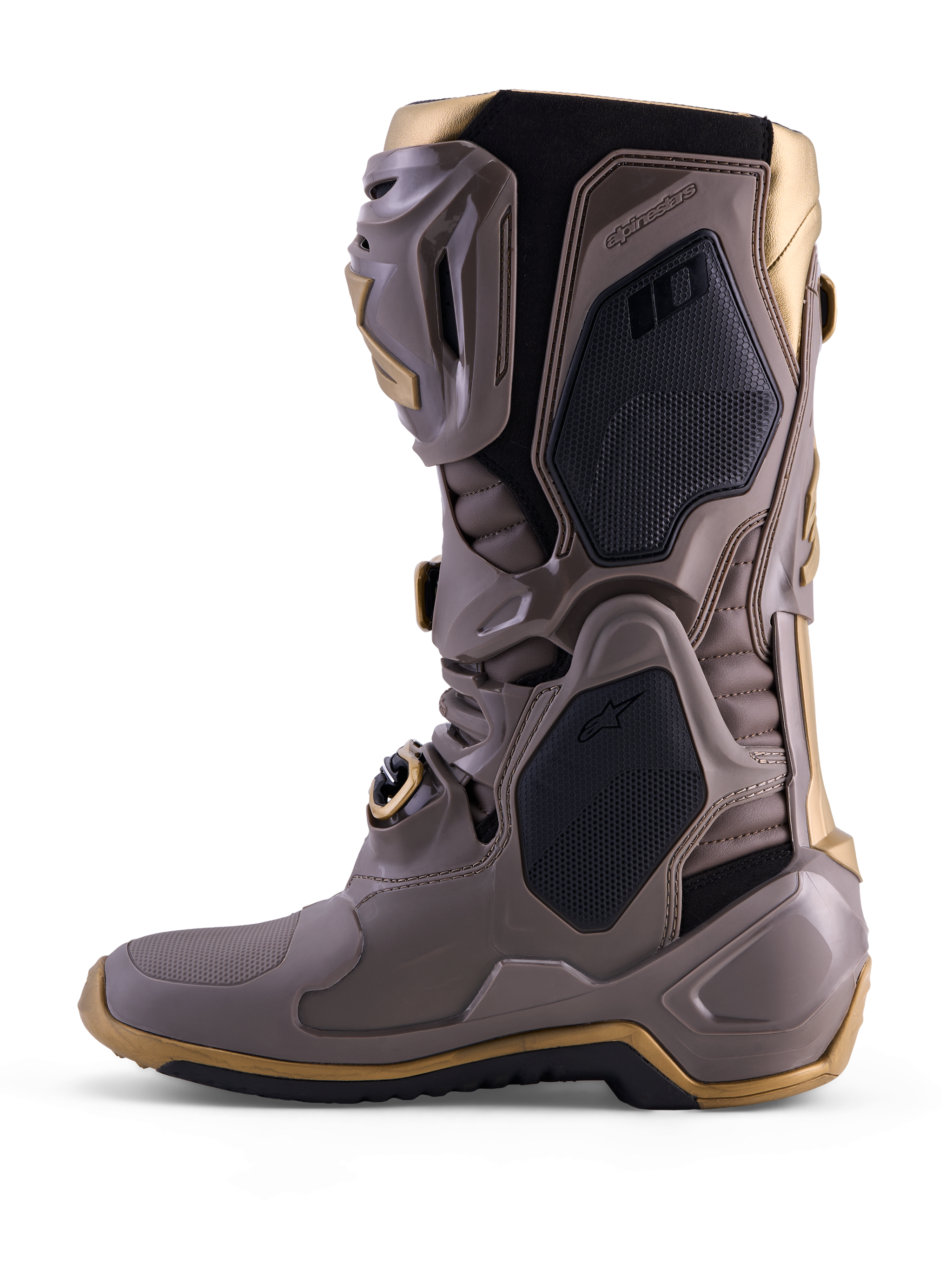 Botas Alpinestars Tech 10 Air Gold em Earth Brown Gold, com concha protetora em TPU e detalhes em dourado metálico.