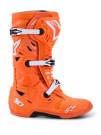 Botas Alpinestars Tech 10 Supervented, botas de motocross, laranja flúor e branco, vista de perfil mostrando fivelas mecânicas brancas e detalhes pretos, design ventilado com painéis perfurados, calçado de proteção premium para competição