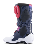 Botas Alpinestars Tech 10 Supervented, botas de motocross, Night Navy White Rainbow, vista de perfil lateral com painéis de malha ventilada, estrutura protetora branca e pormenores coloridos, calçado de alta performance para todo-o-terreno