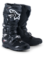 Botas Alpinestars 2026 Tech 7 Enduro Drystar®, botas profissionais de motocross e enduro, pretas, com sistema de fecho de quatro fivelas, logótipo Astar branco na canela, painéis de proteção em TPU robustos e sola especializada para aderência em terrenos off-road