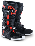 Botas Alpinestars 2026 Tech 7 Enduro Drystar®, botas de enduro e motocross, pretas, vermelho fluo e branco, com detalhes em vermelho fluorescente e o logótipo da estrela, múltiplos fechos de fivela e solas brancas duráveis para performance off-road