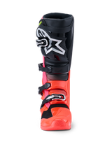 Botas Alpinestars Tech 7, botas de motocross, preto, vermelho fluo e rosa fluo, vista frontal com placa de canela preta e grande logótipo Astars branco, estrutura inferior em vermelho e rosa fluorescente e sistema de fecho com fivelas prateadas