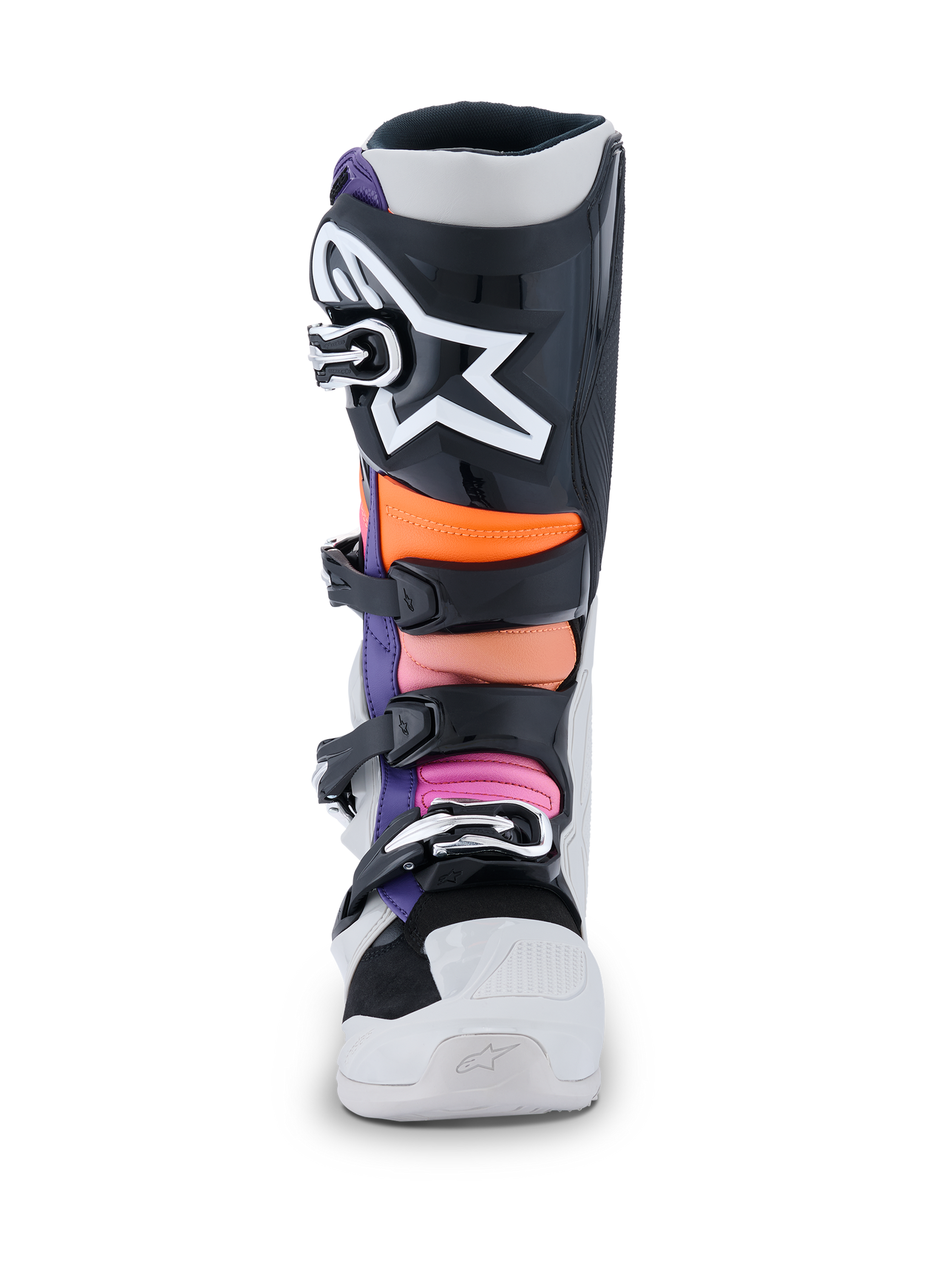Botas Alpinestars Tech 7, botas de motocross, pretas, cinzento claro, laranja fluo e magenta, vista frontal com placa de canela preta e o grande logótipo de estrela Alpinestars a branco, zonas acolchoadas multicoloridas em laranja e rosa, estrutura branca durável com fivelas pretas