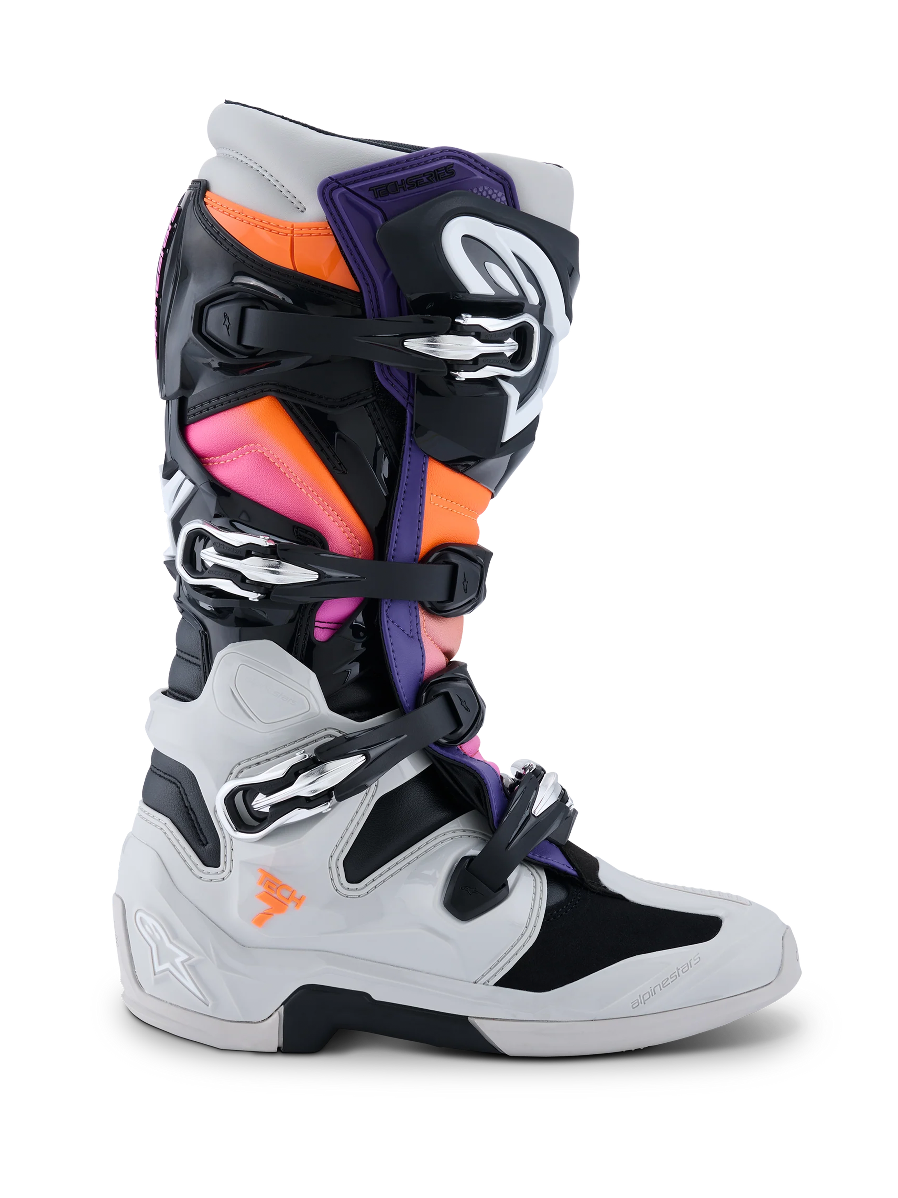 Botas Alpinestars Tech 7, botas de motocross, pretas, cinzento claro, laranja fluo e magenta, vista lateral, com um sistema de fecho de várias fivelas, estrutura protetora em TPU e painéis de cores vibrantes para competição off-road