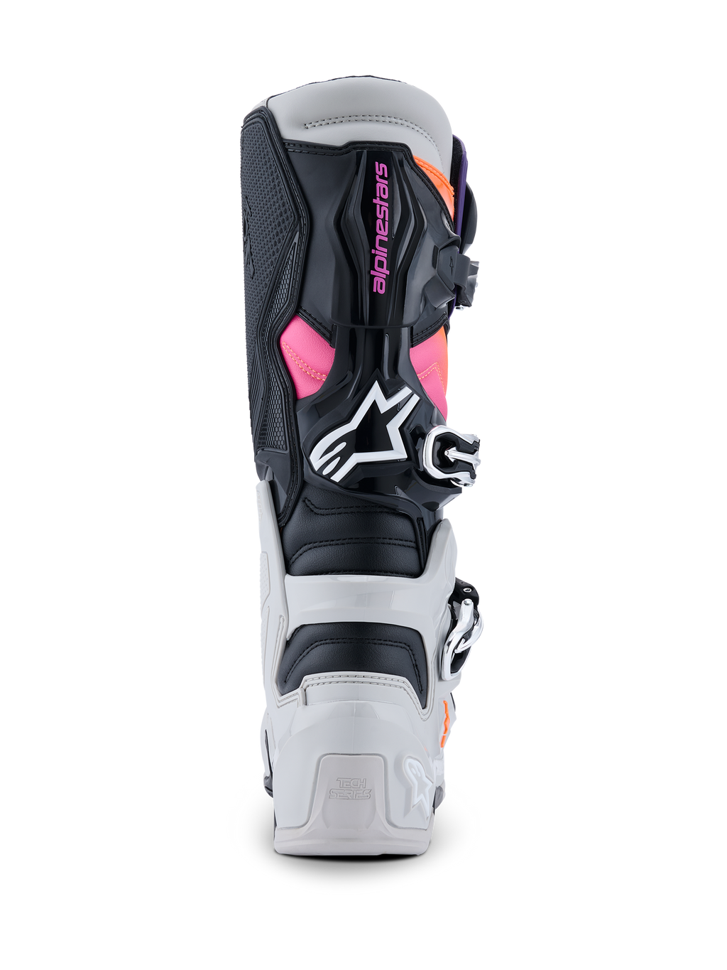 Botas Alpinestars Tech 7, botas de motocross, pretas, cinzento claro, laranja néon e magenta, vista traseira mostrando os protetores de calcanhar e de panturrilha em TPU, marca Alpinestars em rosa, logótipo branco e sistema de fivelas durável
