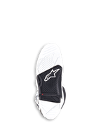 Botas Alpinestars Tech 7, botas de motocross, brancas e pretas, vista inferior da sola de borracha vulcanizada de composto duplo substituível, com uma inserção central preta com o logótipo Alpinestars e um indicador de limite de desgaste vermelho.
