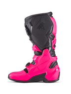 Botas de Motocross Alpinestars Tech 7, Rosa Diva e preto, perfil lateral com concha protetora de TPU, painéis de aderência medial texturizados com a marca Tech 7 e sola preta robusta, calçado de corrida todo-o-terreno de alta performance
