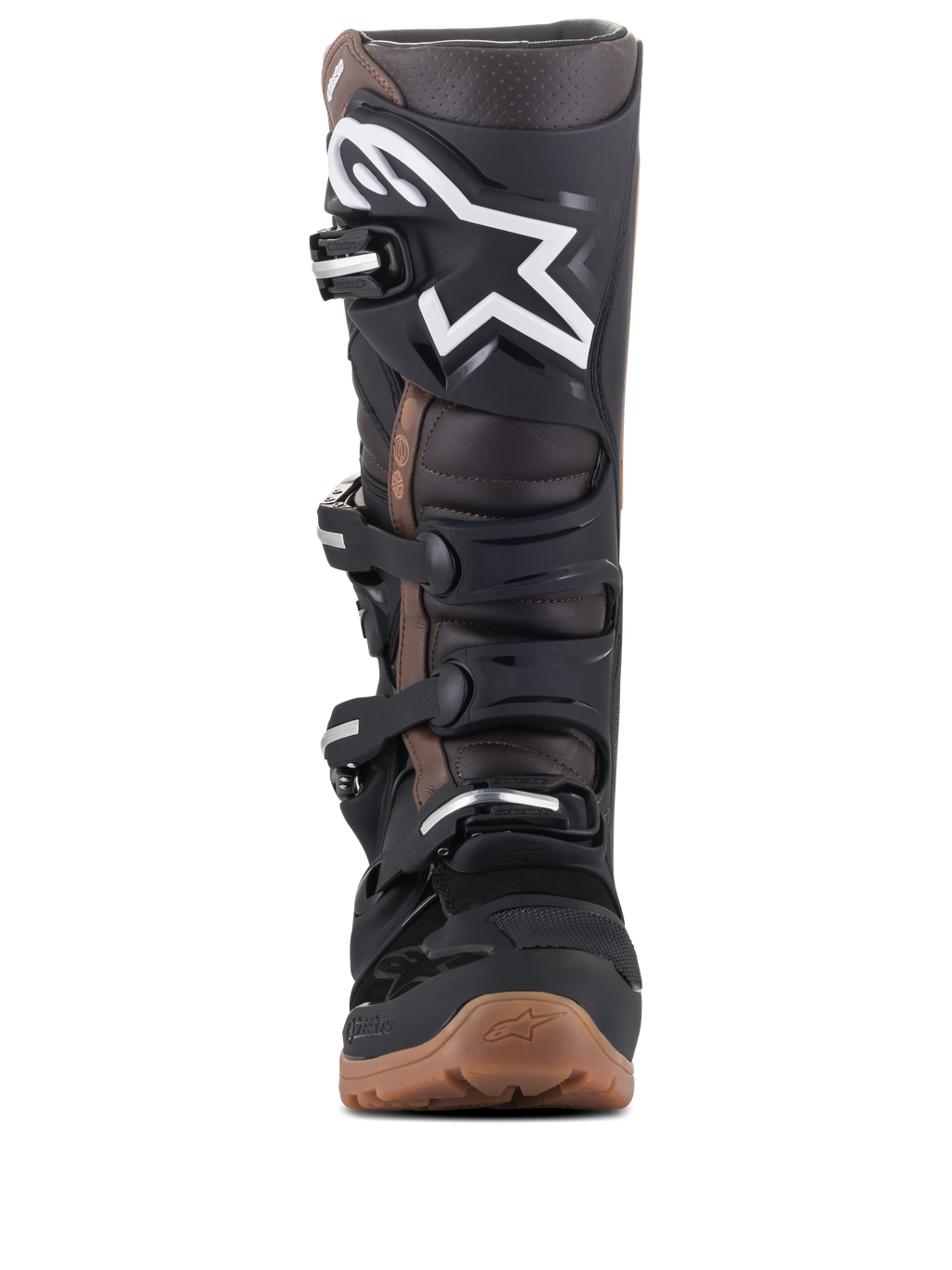 Botas Alpinestars Tech 7 Enduro, botas de motocross e enduro, pretas e castanho escuro, vista frontal mostrando o logótipo branco na placa de canela, sistema de fivelas ajustáveis e sola de composto castanho robusta para aderência em todo-o-terreno
