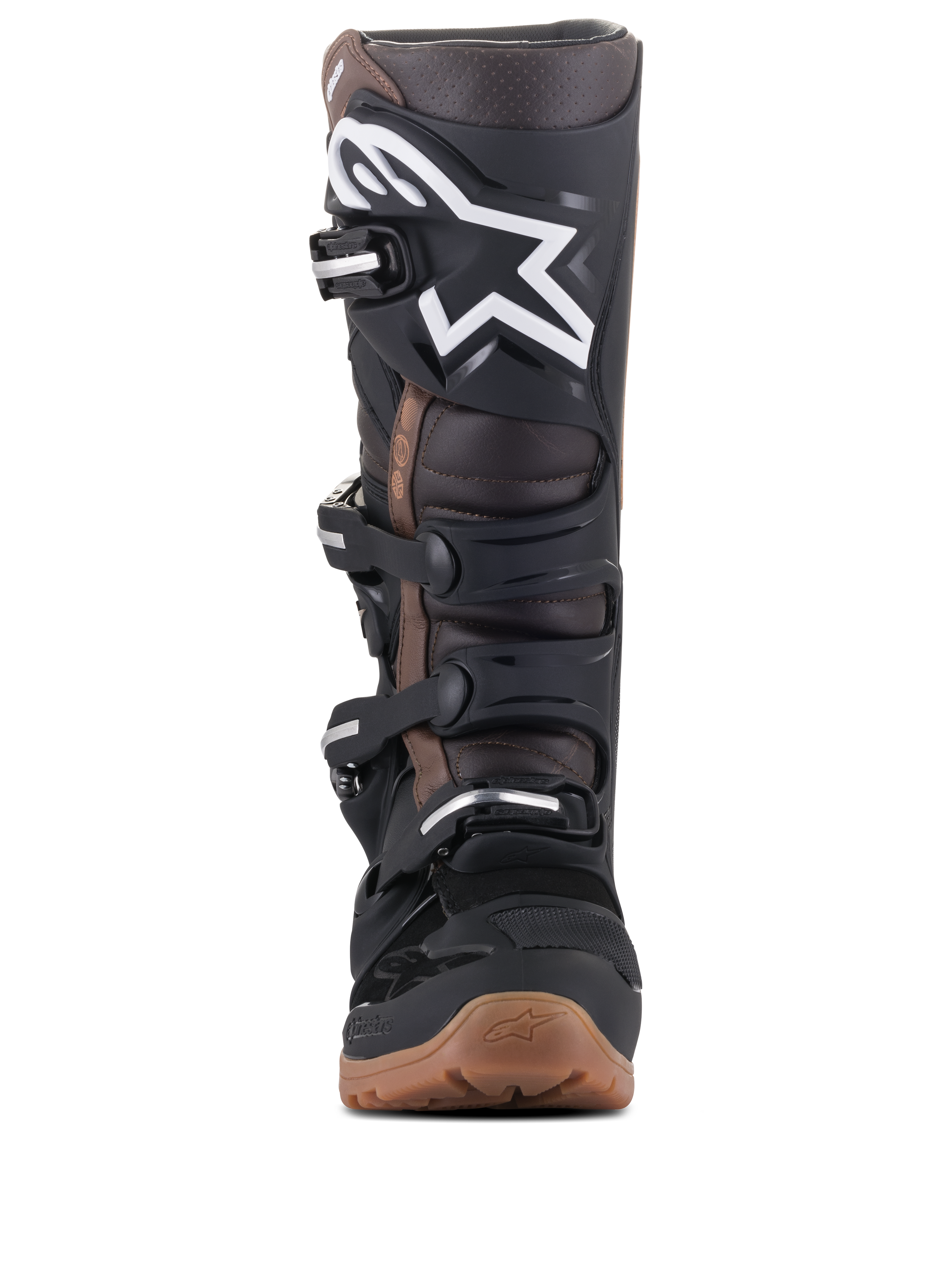 Botas Alpinestars Tech 7 Enduro, botas de motocross e enduro, pretas e castanho escuro, vista frontal mostrando o logótipo branco na placa de canela, sistema de fivelas ajustáveis e sola de composto castanho robusta para aderência em todo-o-terreno