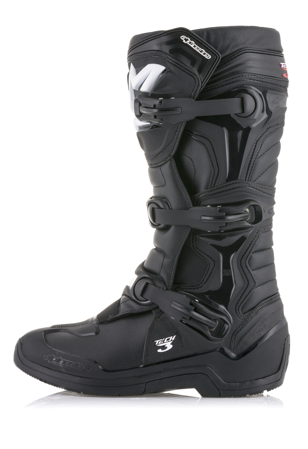 Botas Alpinestars Tech 3, botas de motocross pretas, vista de perfil lateral com sistema de fecho de tripla fivela, painéis de proteção em TPU e parte superior em microfibra durável para desempenho em todo-o-terreno