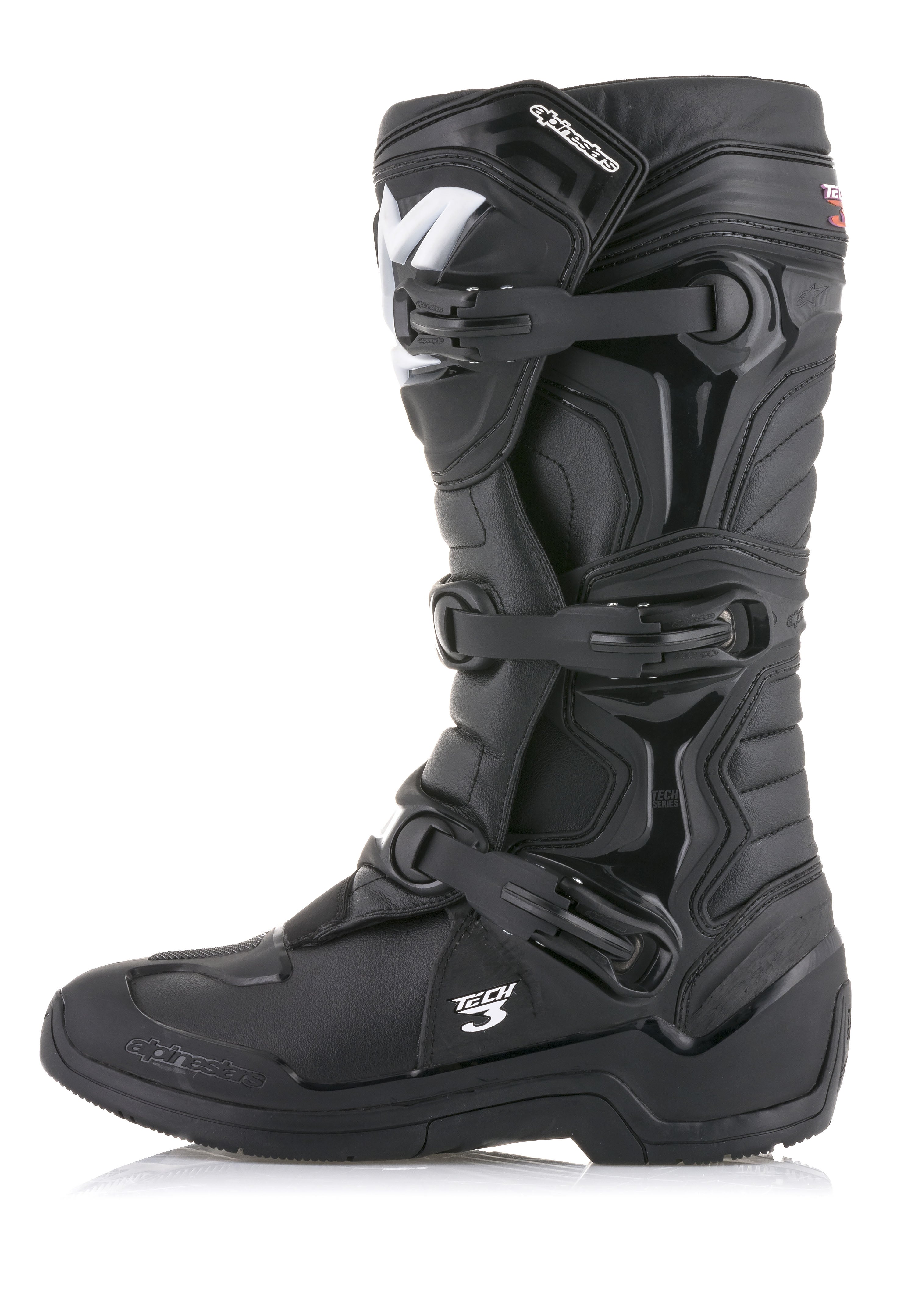 Botas Alpinestars Tech 3, botas de motocross pretas, vista de perfil lateral com sistema de fecho de tripla fivela, painéis de proteção em TPU e parte superior em microfibra durável para desempenho em todo-o-terreno