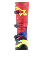 Botas Alpinestars Tech 3, botas de motocross, vermelho vivo, azul escuro e amarelo fluo, vista frontal mostrando o sistema de fecho de tripla fivela, placa de canela em TPU com logótipo de estrela amarelo e estrutura protetora do pé em composto duplo