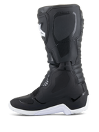 Botas Alpinestars Tech 3 Enduro Waterproof, botas de motocross e enduro, pretas e brancas, vista de perfil lateral com painéis protetores texturizados, sola rugosa branca e parte superior sintética impermeável para condução todo-o-terreno