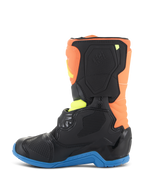 Botas Tech 3S Kids Alpinestars, botas de motocross, Laranja Fluo, Azul Enamel e Amarelo Fluo, vista de perfil lateral com painéis de proteção pretos, sola azul e parte superior laranja, concebidas para corridas off-road para jovens