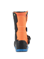 Botas Alpinestars Kids Tech 3S, botas de motocross para criança, laranja fluo e azul enamel, vista traseira mostrando o painel da barriga da perna laranja, protetor de calcanhar preto e sola de borracha azul.