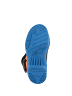 Botas Alpinestars Kids Tech 3S, botas de motocross, vista da sola em Enamel Blue, sola de borracha de alta aderência com padrões de aderência texturizados, com logótipo de estrela e marca nominativa Alpinestars em relevo, design durável de calçado para todo-o-terreno