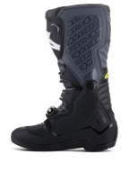 Botas Alpinestars Tech 5, botas de motocross, pretas e cinzento Cool Gray com detalhes em amarelo néon, perfil lateral mostrando a construção alta de múltiplos painéis, sistema de fecho por fivelas e placa de canela texturada com marca em relevo, calçado de competição para todo-o-terreno