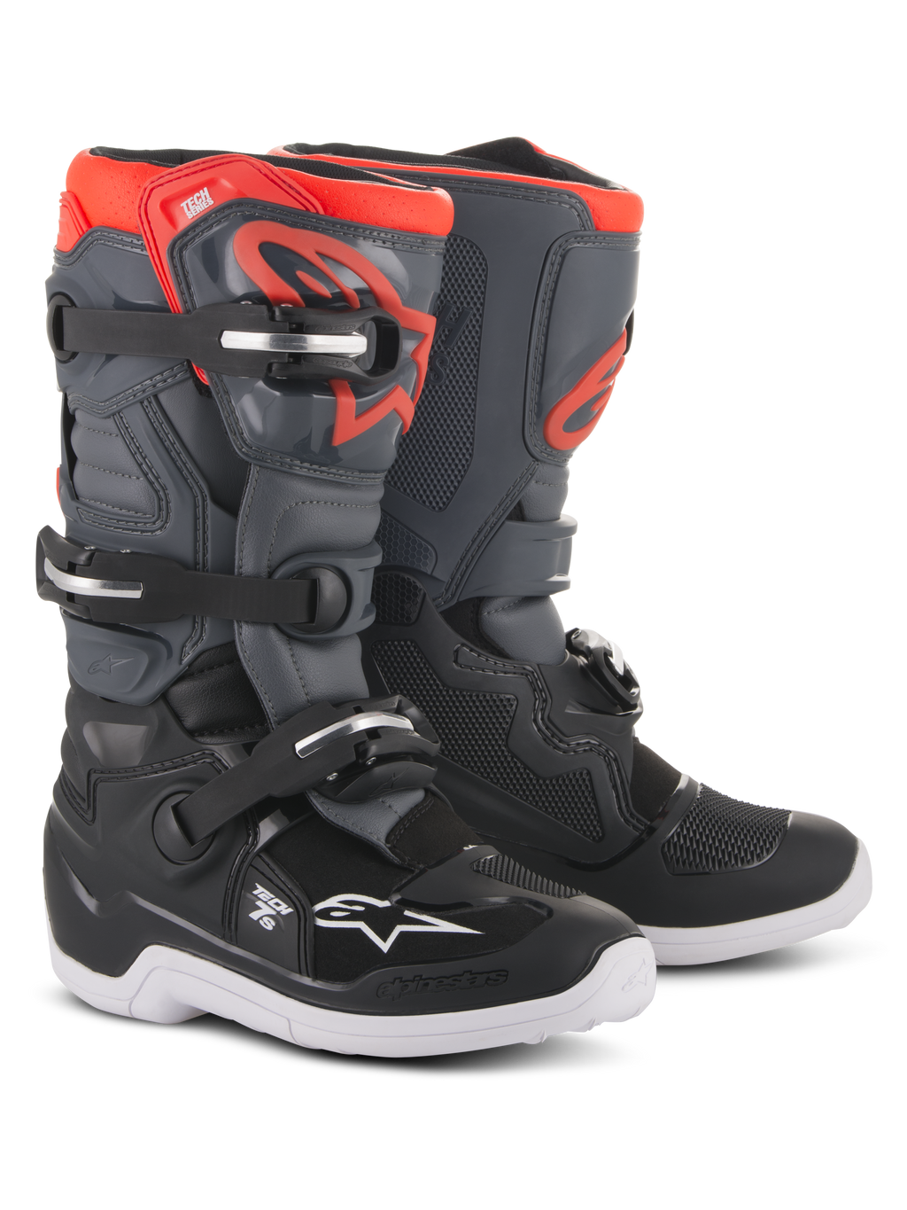 Botas Alpinestars Youth Tech 7S, botas de motocross, pretas, cinzento escuro e vermelho fluorescente, com sistema de fecho de quatro fivelas, placa de canela protetora em TPU, sola exterior branca e logótipo Alpinestars vermelho, concebidas para jovens pilotos de todo-o-terreno
