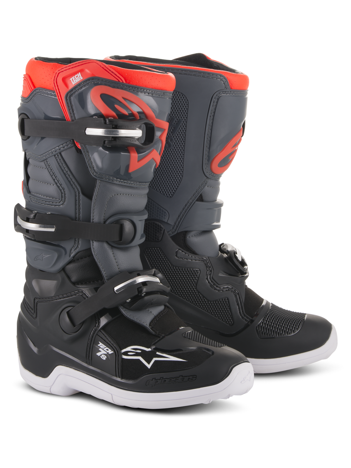 Botas Alpinestars Youth Tech 7S, botas de motocross, pretas, cinzento escuro e vermelho fluorescente, com sistema de fecho de quatro fivelas, placa de canela protetora em TPU, sola exterior branca e logótipo Alpinestars vermelho, concebidas para jovens pilotos de todo-o-terreno