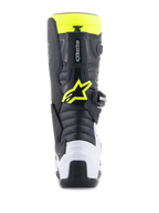 Botas Alpinestars Youth Tech 7S, botas de motocross, pretas, brancas e amarelo néon, vista traseira com protetor de calcanhar branco e logótipo Alpinestars em amarelo néon, calçado de corrida todo-o-terreno durável para jovens pilotos