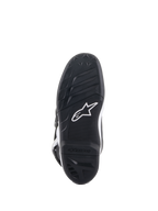 Botas Alpinestars Youth Tech 7S, vista da sola inferior, borracha preta com padrão de aderência texturizado e logótipo Alpinestars branco, construção em composto durável para motocross juvenil