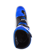 Botas Alpinestars Youth Tech 7 S, botas de motocross, azul, preto e branco, vista de cima para o interior da bota, mostrando a estrutura exterior azul e o forro preto, construção durável com logótipo branco para corridas de motocross juvenis