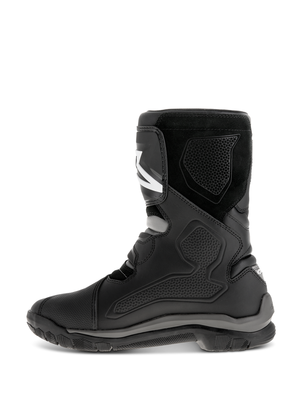 Botas Alpinestars Belize Drystar®, botas de motociclismo pretas, vista de perfil lateral mostrando construção em couro com painéis de proteção em TPU, textura de camurça e sola exterior robusta em borracha vulcanizada para turismo de aventura