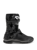 Botas Alpinestars Belize Drystar, botas pretas de Adventure Touring, com design de cano médio e fivelas ajustáveis duplas, sola exterior texturizada para maior aderência, painéis de proteção reforçados, logótipo branco na canela, calçado de motociclismo impermeável