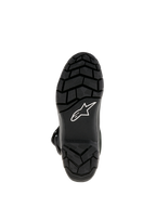 Botas Alpinestars Belize Drystar®, botas de motociclismo adventure touring, vista inferior que mostra a sola de borracha vulcanizada preta com padrão de rasto para uma aderência superior e o logótipo de estrela da Alpinestars em branco