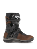 Botas Alpinestars Belize Drystar, botas de motociclismo de cano curto para aventura, em pele castanha oleada e preta, com proteção lateral de tornozelo flexi-blade, duas fivelas de catraca ajustáveis e sola de borracha texturizada durável