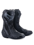 Botas Alpinestars Supertech R, botas de corrida para motociclismo, totalmente pretas, com placas de canela protetoras em TPU, sliders substituíveis e um design de performance aerodinâmico para condução em estrada e pista.