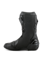 Botas Alpinestars Supertech R, botas de motociclismo de corrida, pretas, vista de perfil lateral com placa de canela em TPU, protetor de calcanhar reforçado e zonas flexíveis em acordeão para um movimento natural, calçado de performance profissional para pista e estrada