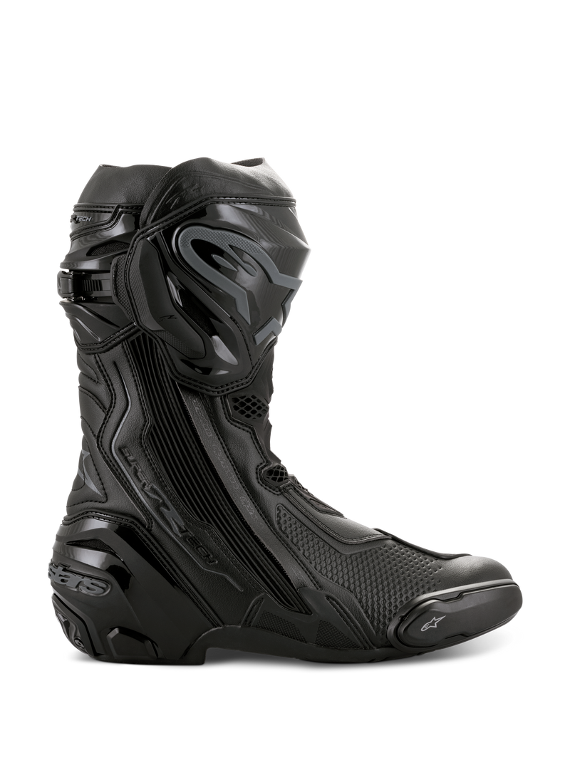 Alpinestars Supertech R Boots, botas de corrida de motociclismo de alta performance, totalmente pretas, vista de perfil lateral com protetor de canela em TPU, slider de dedos substituível e calcanhar reforçado, design profissional pronto para pista